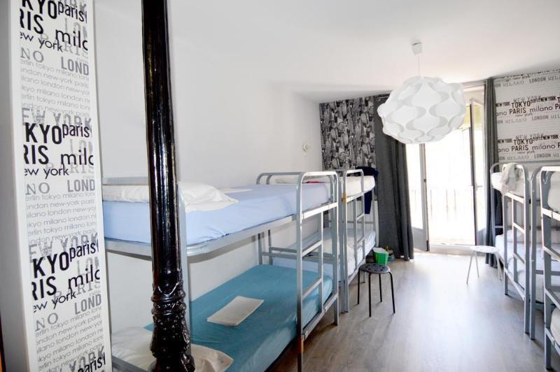 Los Amigos Hostel Madrid Bagian luar foto