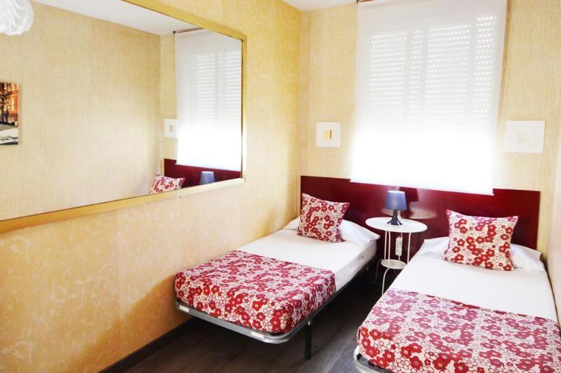 Los Amigos Hostel Madrid Bagian luar foto