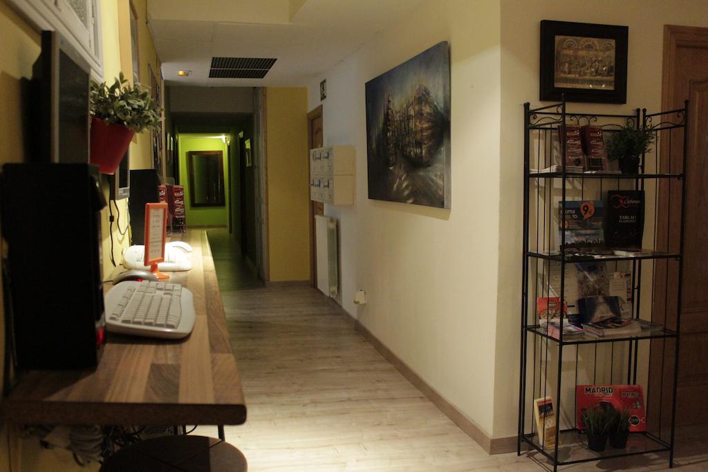 Los Amigos Hostel Madrid Bagian luar foto