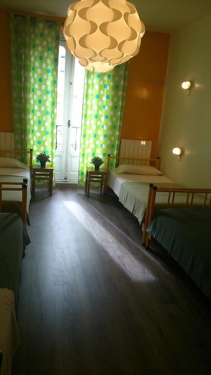 Los Amigos Hostel Madrid Ruang foto