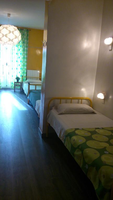 Los Amigos Hostel Madrid Ruang foto