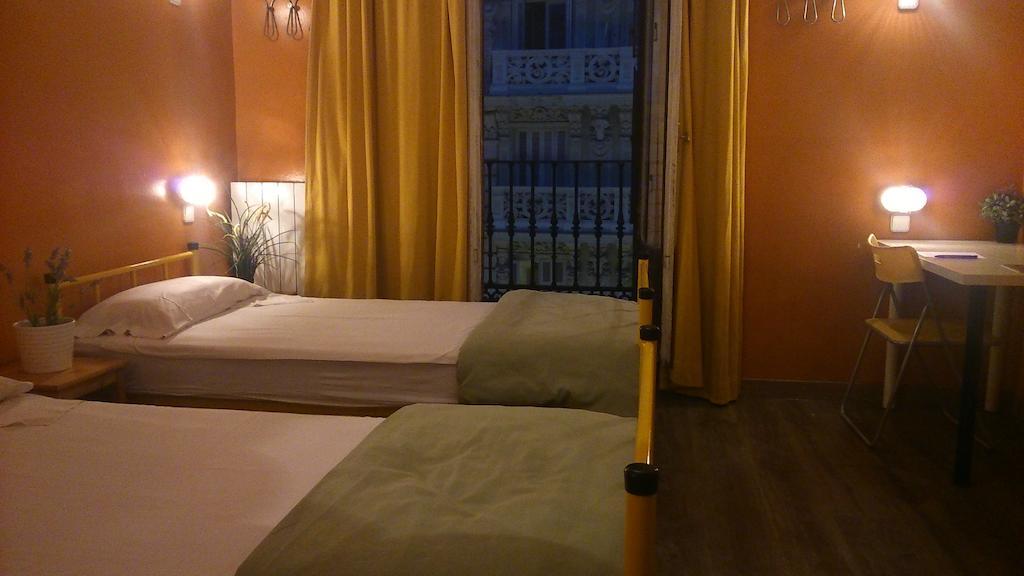 Los Amigos Hostel Madrid Ruang foto