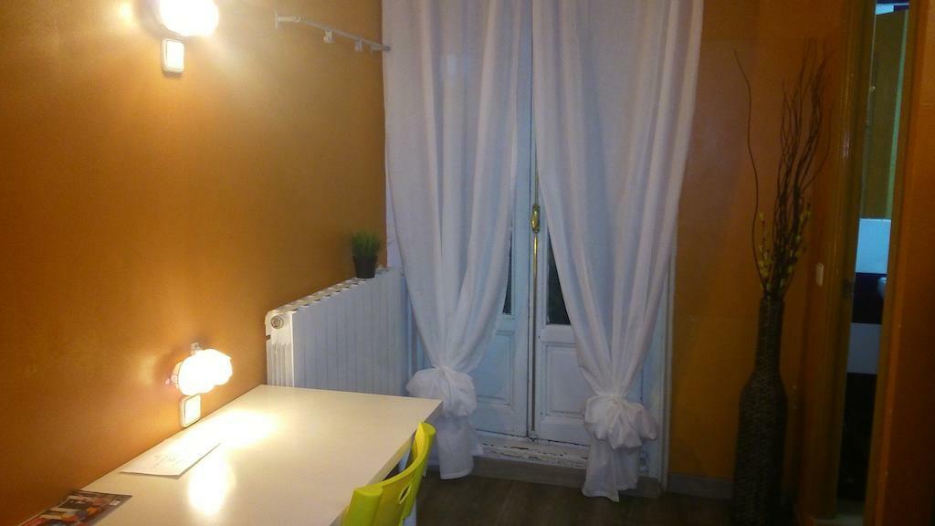 Los Amigos Hostel Madrid Bagian luar foto